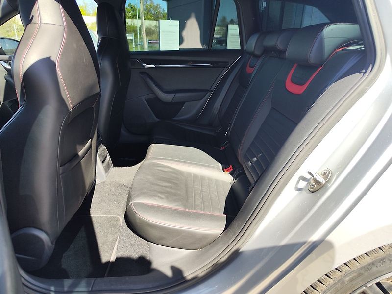 Škoda Octavia 2.0 TDi/135kW RS DSG ČR - fotka 13 z 35