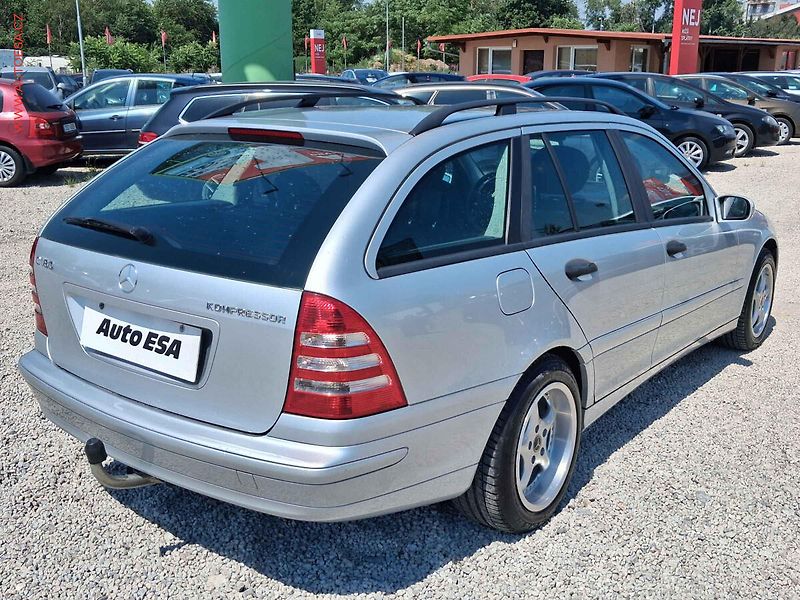Mercedes-Benz Třídy C (2007) 1.8i, Panorama, AC - fotka 4 z 24