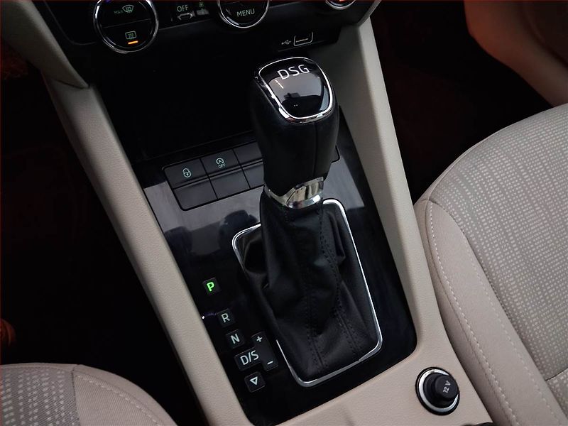 Škoda Octavia (2018) Elegance 1.4 TSI, Automat - fotka 16 z 19
