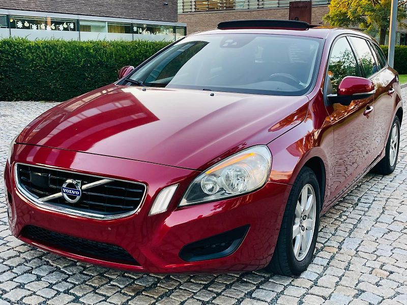 Volvo V60 2.0D4 5VÁLEC SERVISKA TAŽNÉ - fotka 3 z 48