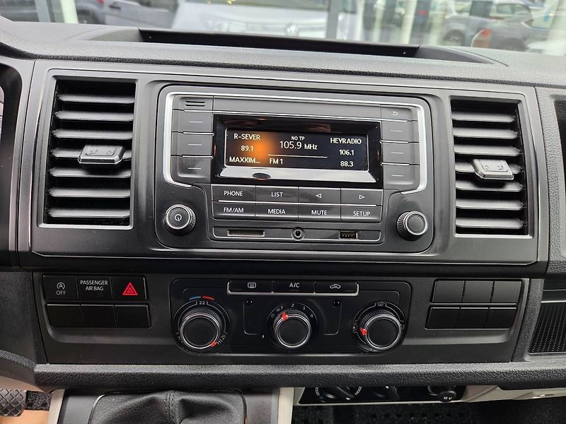 Volkswagen Transporter (2018) 2.0 TDI 9 míst - fotka 13 z 24
