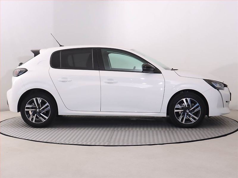 Peugeot 208 (2023) 1.2 PureTech, Automat, Navi - fotka 6 z 23
