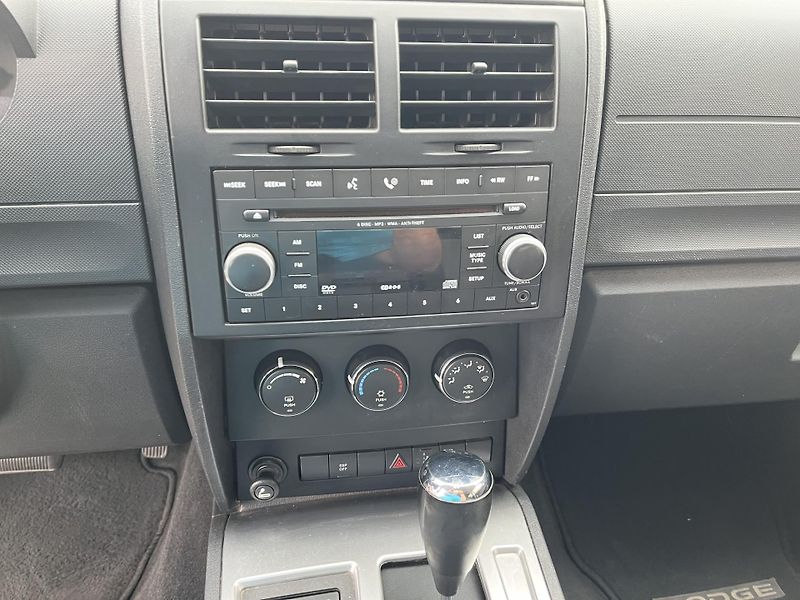 Dodge Nitro 2.8 CRD 4x4 Automat - fotka 17 z 27