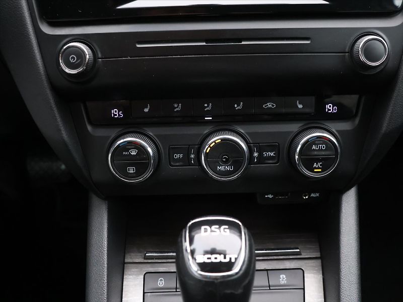 Škoda Octavia 2,0 TDI 135kW 4x4 DSG CZ Scout - fotka 19 z 28