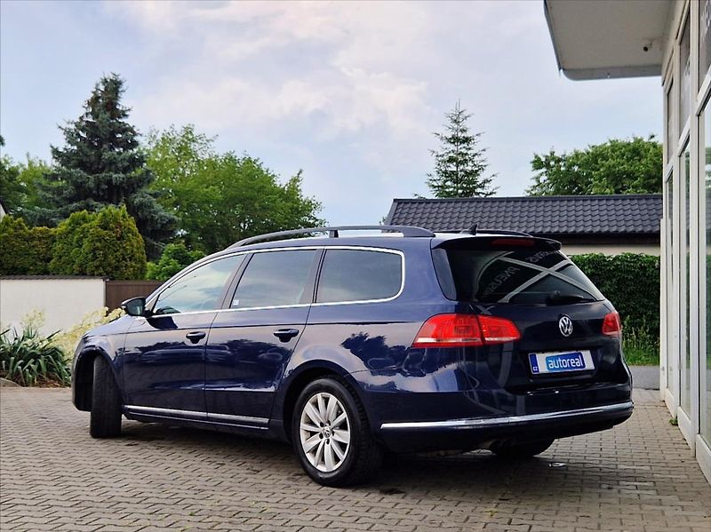 Volkswagen Passat 2,0 TDi 103kW KAMERA NAVI +ZIM - fotka 3 z 34