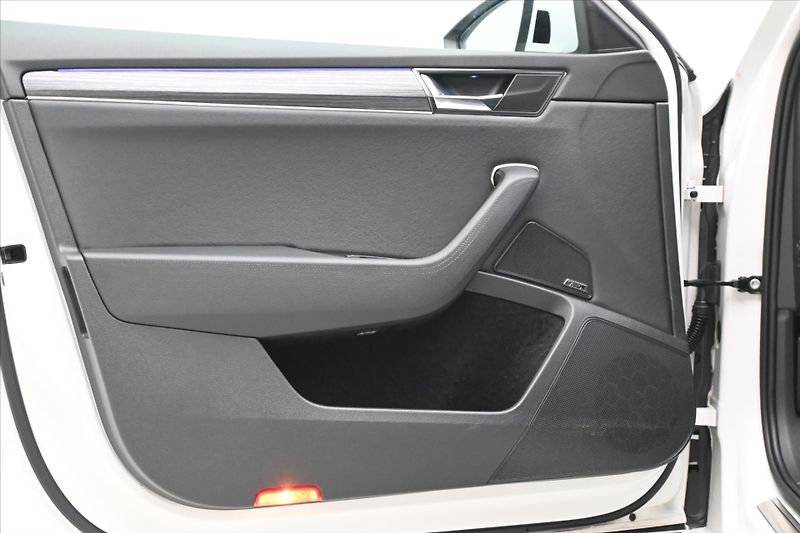 Škoda Superb 2,0 TDI 147kW STYLE DSG Záruka - fotka 25 z 33