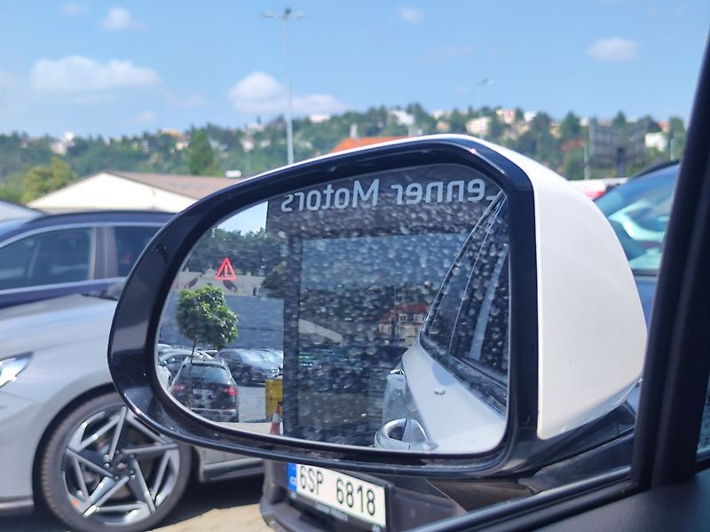 Hyundai Santa Fe 2.2 CRDI/142kW STL PRM PNM 4x4 - fotka 21 z 42