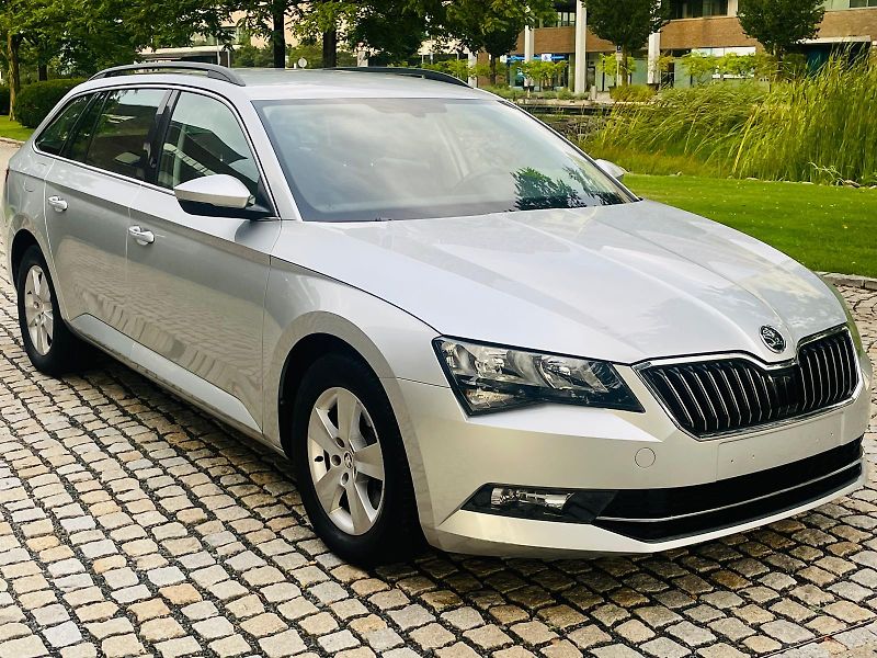 Škoda Superb 1.4TSI 4x4 MANUÁL VÝHŘEV TAŽNÉ - fotka 7 z 45