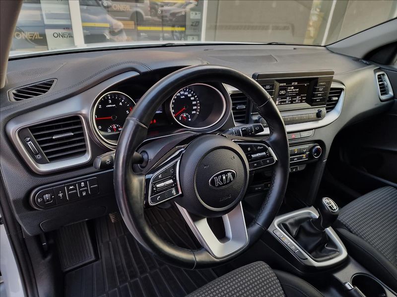 Kia Ceed 1.6CRDi 100kW Fresh SW,1.Maj. - fotka 20 z 47