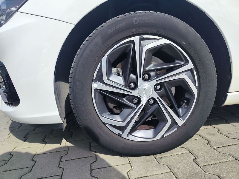 Hyundai i30 1.0 T-GDI/88kW Comfort - fotka 26 z 28