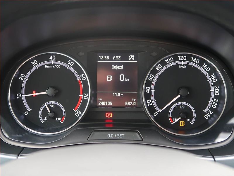 Škoda Fabia (2019) 1.0 TSI, Navi, Tempomat - fotka 11 z 16