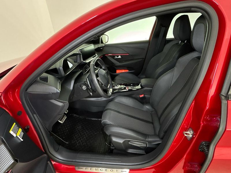 Peugeot 208 GT - fotka 7 z 28