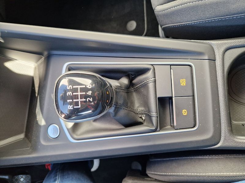 Volkswagen Golf Style 1.5 TSI - fotka 22 z 36
