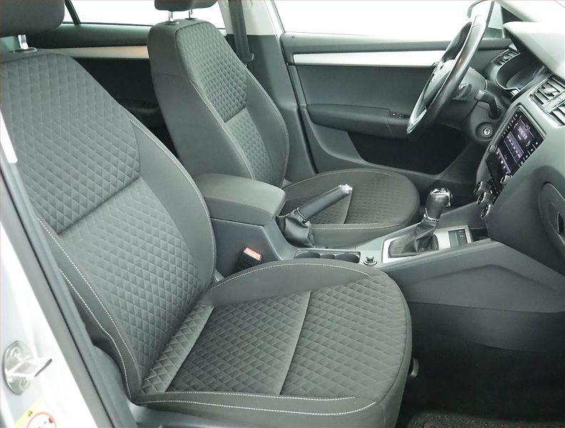 Škoda Octavia (2017) 2.0 TDI, 4X4, Automat - fotka 9 z 19