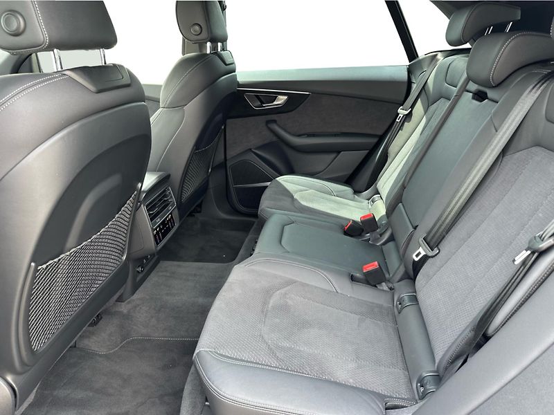 Audi Q8 (2025) 50 TDI quattro - fotka 12 z 25