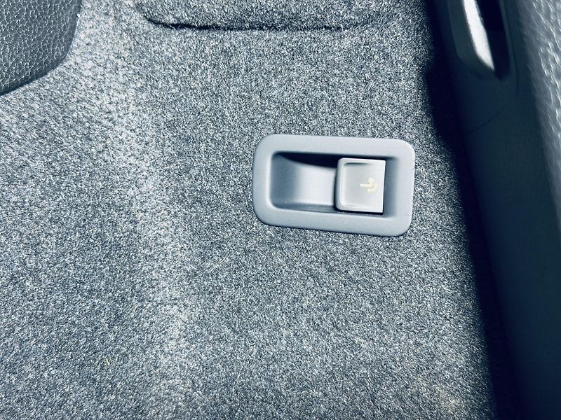 Škoda Karoq (2025) 1.5TSI*SPORT*360*5.LET.ZÁR - fotka 41 z 42
