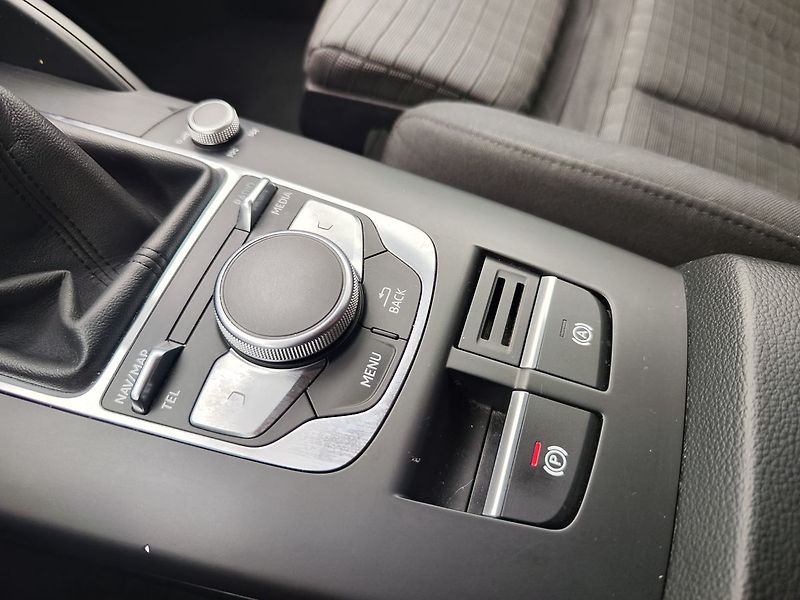 Audi A3 1.6 TDI/85kW S-Line - fotka 20 z 28