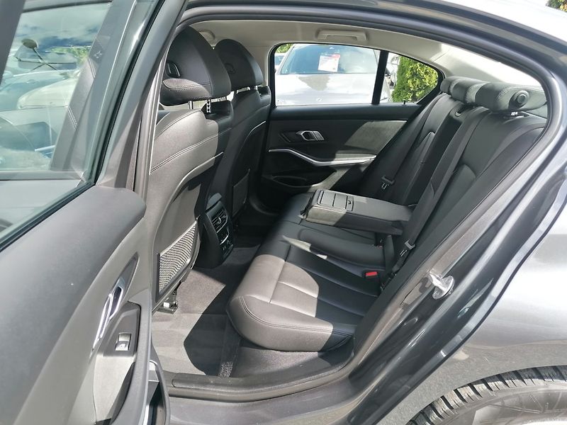 BMW Řada 3 (2020) 2.0 318D  A/T,Kůže,Ambient. - fotka 10 z 31