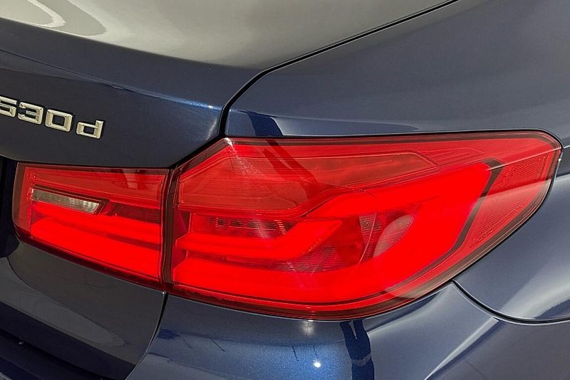 BMW Řada 5 530d xDrive - fotka 5 z 25