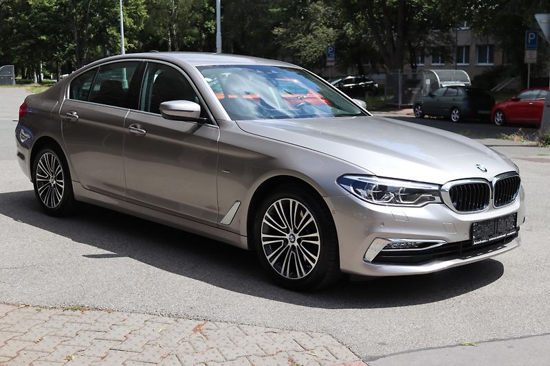 BMW Řada 5 520D XDRIVE SPORT LINE G30  - fotka 7 z 50