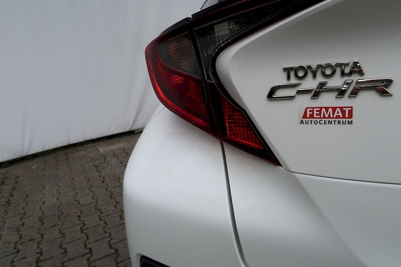 Toyota C-HR (2023) Comfort Business 1,8  Hybrid e - fotka 28 z 31