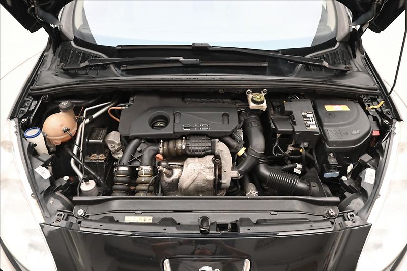 Peugeot 308 1,6 SW HDI 82 kW Panorama - fotka 9 z 29