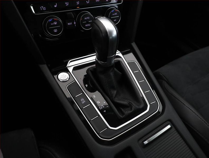 Volkswagen Passat (2018) 2.0 TDI, Automat, Serv.kniha - fotka 11 z 20