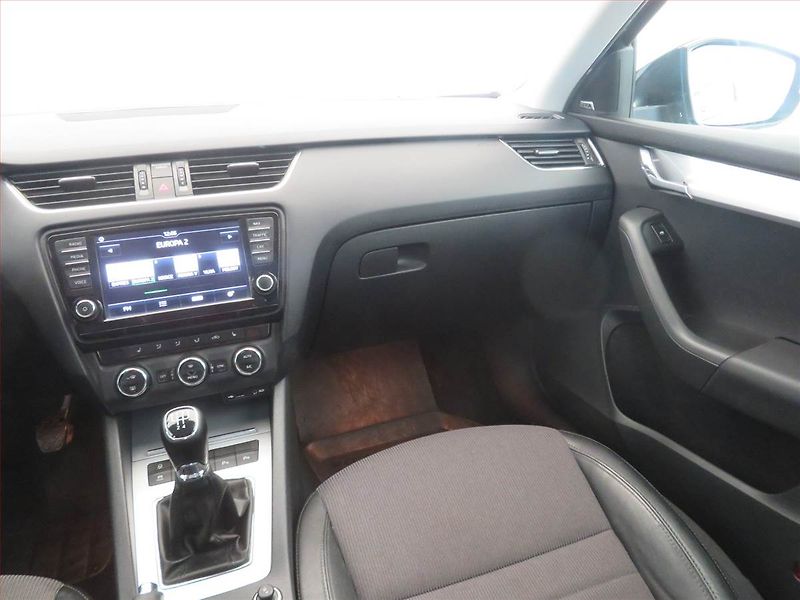 Škoda Octavia (2016) 1.6 TDI, Serv.kniha, Kůže - fotka 8 z 17