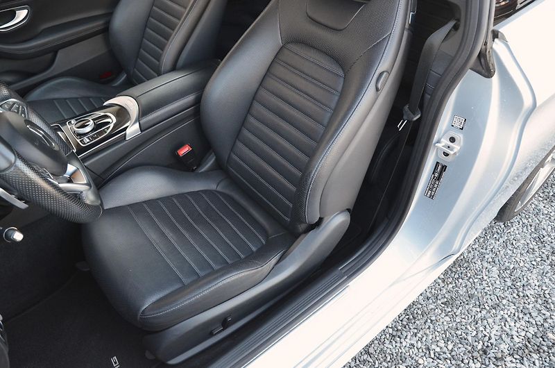Mercedes-Benz Třídy C (2016) C 250d 4Matic AMG ČR Burmester - fotka 19 z 41