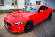 Původní barva Fordu Mustang GT, který zabavila policie.