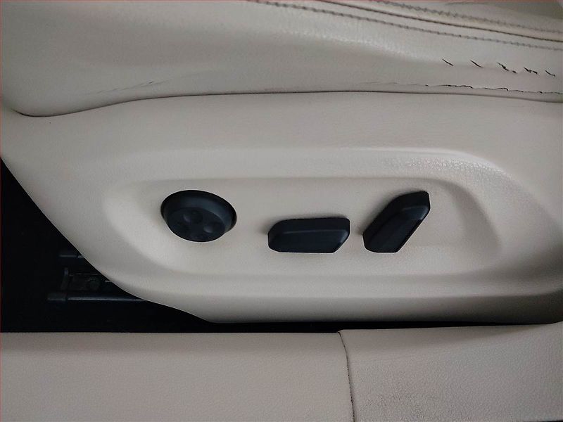 Volkswagen Tiguan (2011) Exclusive 2.0 TDI, Kůže, Navi - fotka 16 z 21