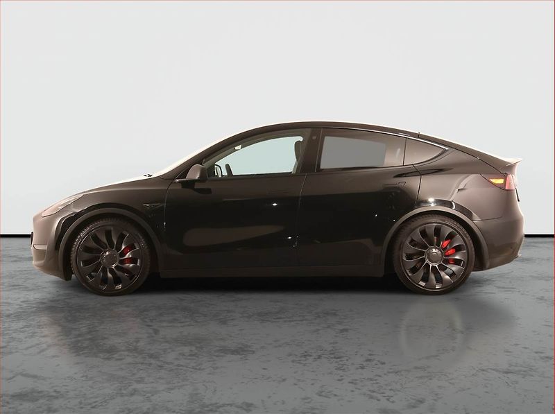 Tesla Model Y (2023) Performance 79kWh, SoH 93% - fotka 3 z 33