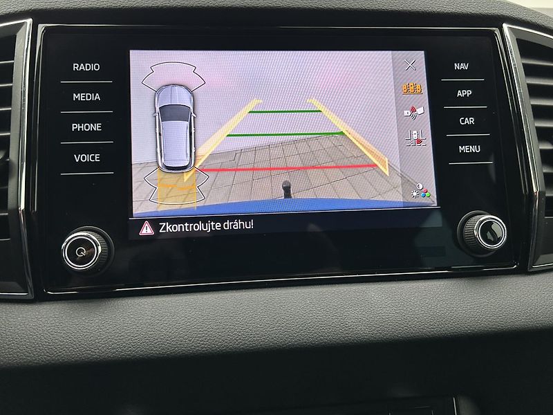 Škoda Karoq 1.5 TSI Top selection - fotka 11 z 28