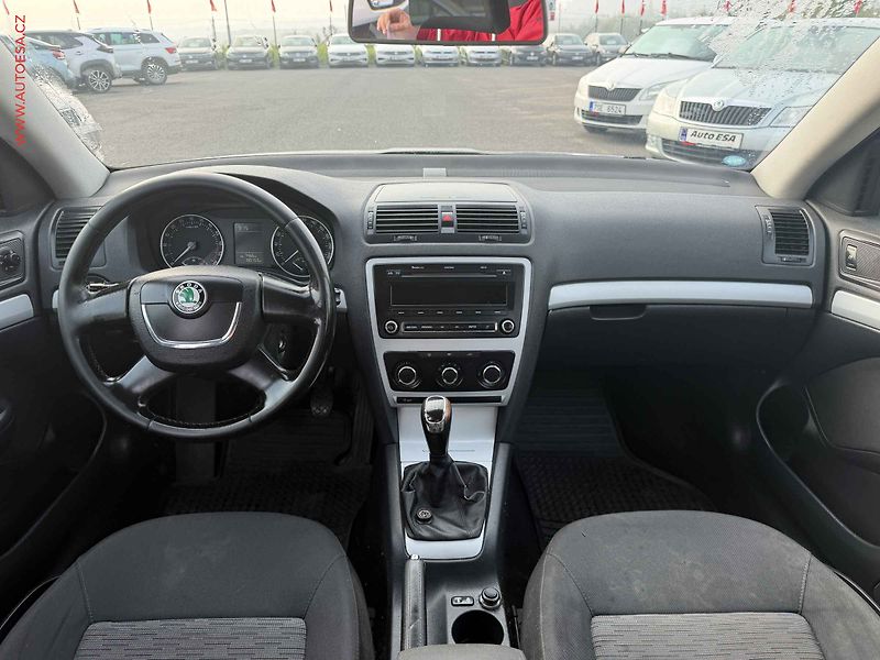 Škoda Octavia (2011) 1.6 TDi, ČR, AC, temp - fotka 8 z 16