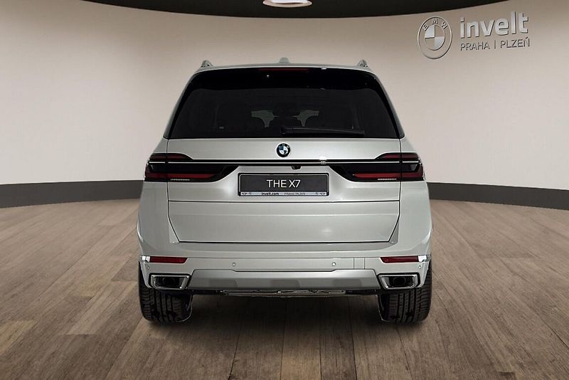 BMW X7 xDrive40d - fotka 4 z 27