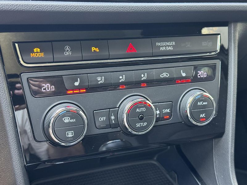 Seat Leon (2018) 1.5TSi MAN FR Virtual PANO RZV - fotka 44 z 52