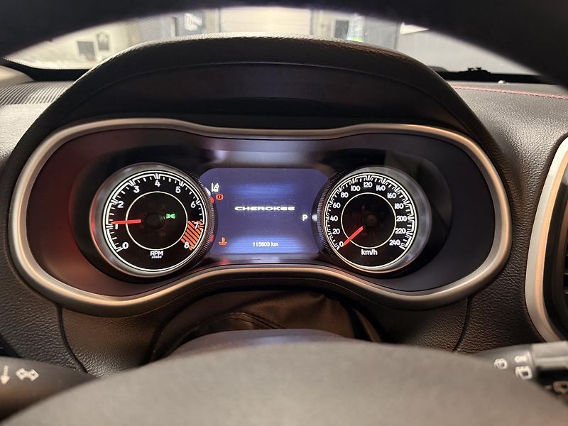 Jeep Cherokee (2016)  3.2 V6 Trailhawk 4WD,1941!! - fotka 21 z 37