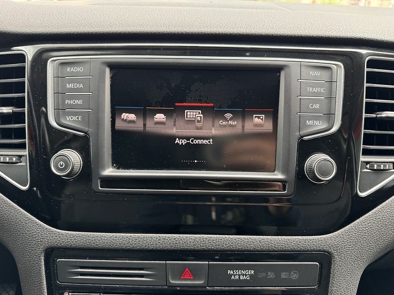 Volkswagen Golf Sportsvan (2015) 1.4TSi 92kW Xenony Navi - fotka 14 z 48