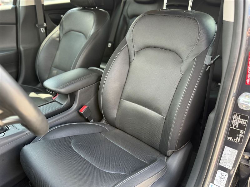 Hyundai i30 1,6 CRDI STYLE PREMIUM AT - fotka 7 z 10