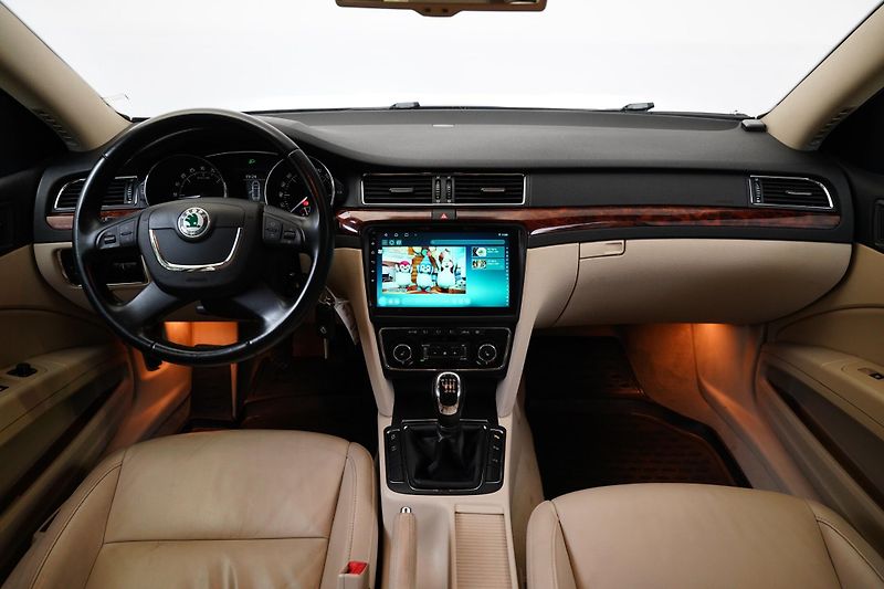 Škoda Superb - fotka 5 z 28