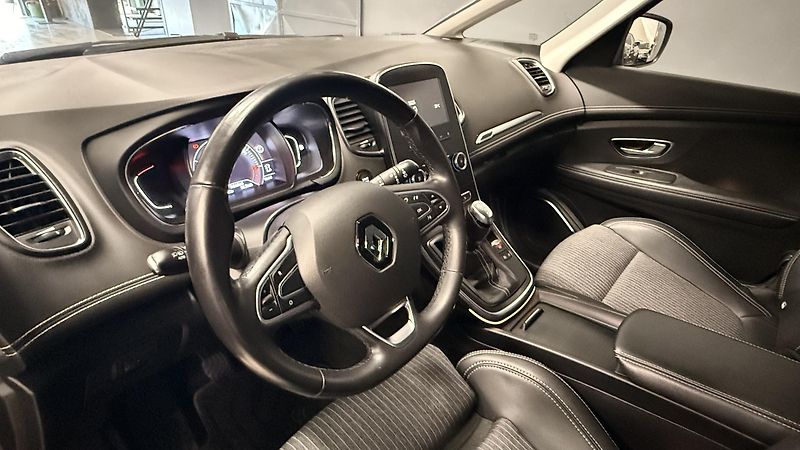 Renault Grand Scénic (2021) TCE 140,REZERVOVÁNO - fotka 44 z 56