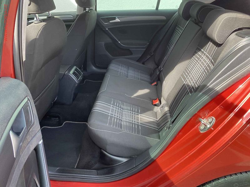 Volkswagen Golf (2015) 1.4 TSi, Lounge, navi - fotka 10 z 20