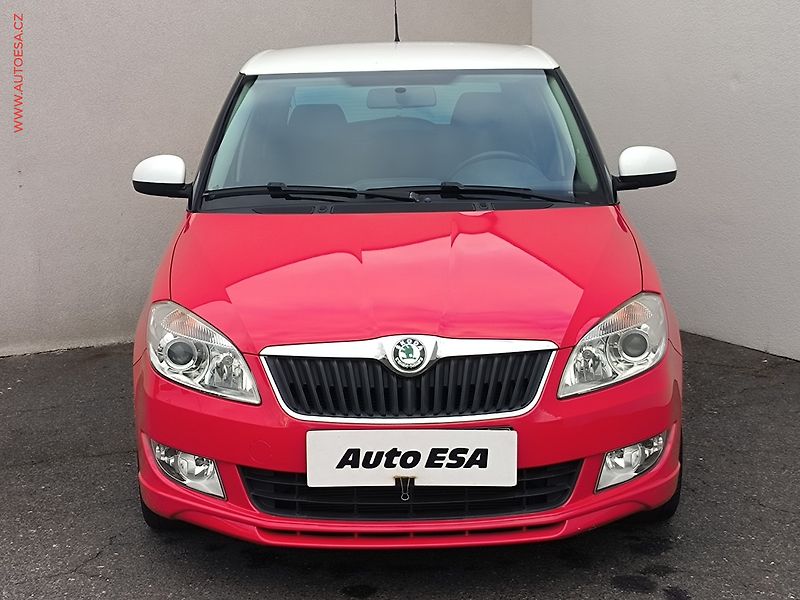 Škoda Fabia (2010) 1.2TSI, 1.maj, AC, výhřev sed - fotka 2 z 16