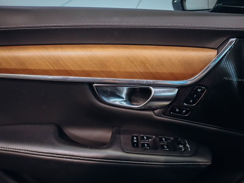 Volvo V90 2.0 T8 AWD - Inscription TOP - fotka 22 z 29