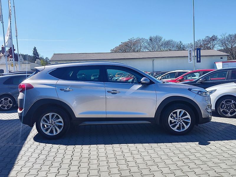 Hyundai Tucson 2.0 CRDi/100kW Style 4x4 - fotka 4 z 36