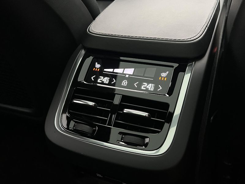 Volvo XC90 B5 AWD INSCRIPTION AUT 7 MÍST - fotka 22 z 50