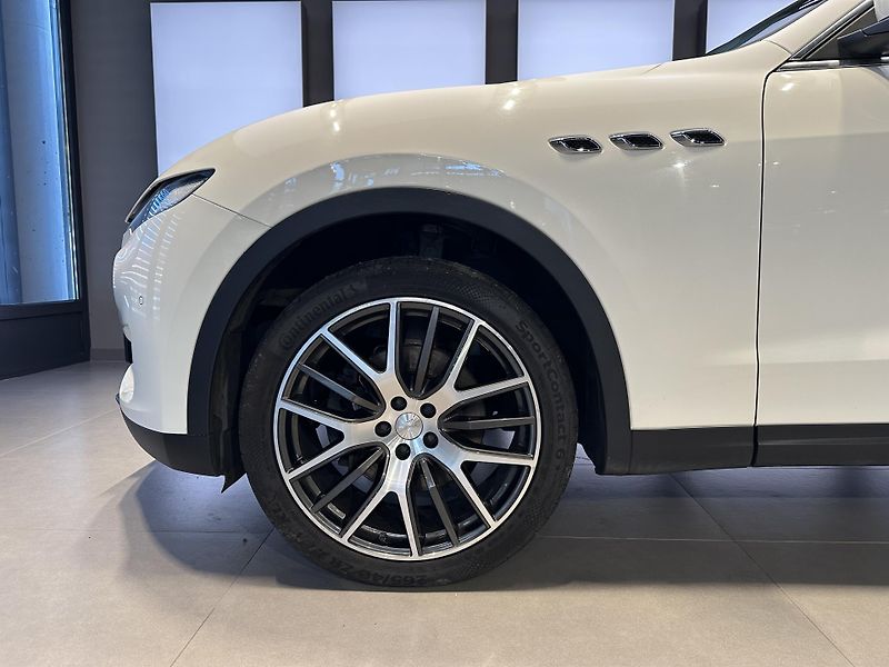 Maserati Levante (2018) Diesel 275HP - fotka 4 z 18