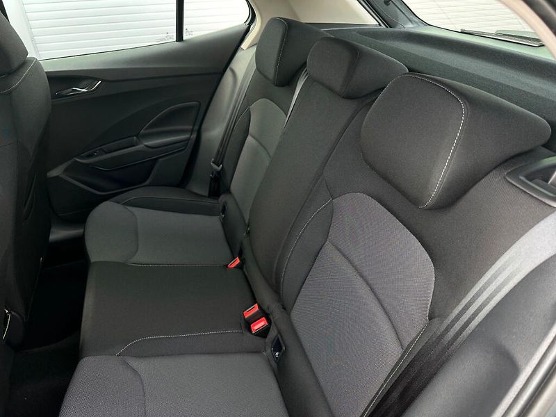 Škoda Fabia 1.0TSi 95PS Selection LED V.Co - fotka 30 z 34