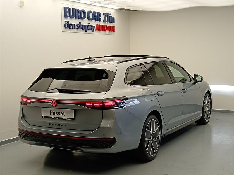 Volkswagen Passat 2,0 Rline People  TDI - fotka 6 z 19