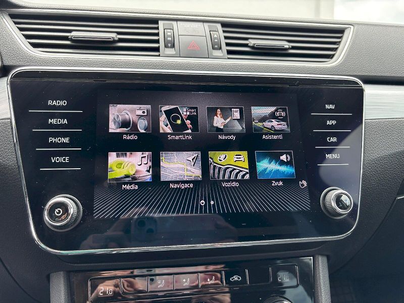 Škoda Superb (2022) GRT AMB TS 110/1.5 M6F - fotka 40 z 42